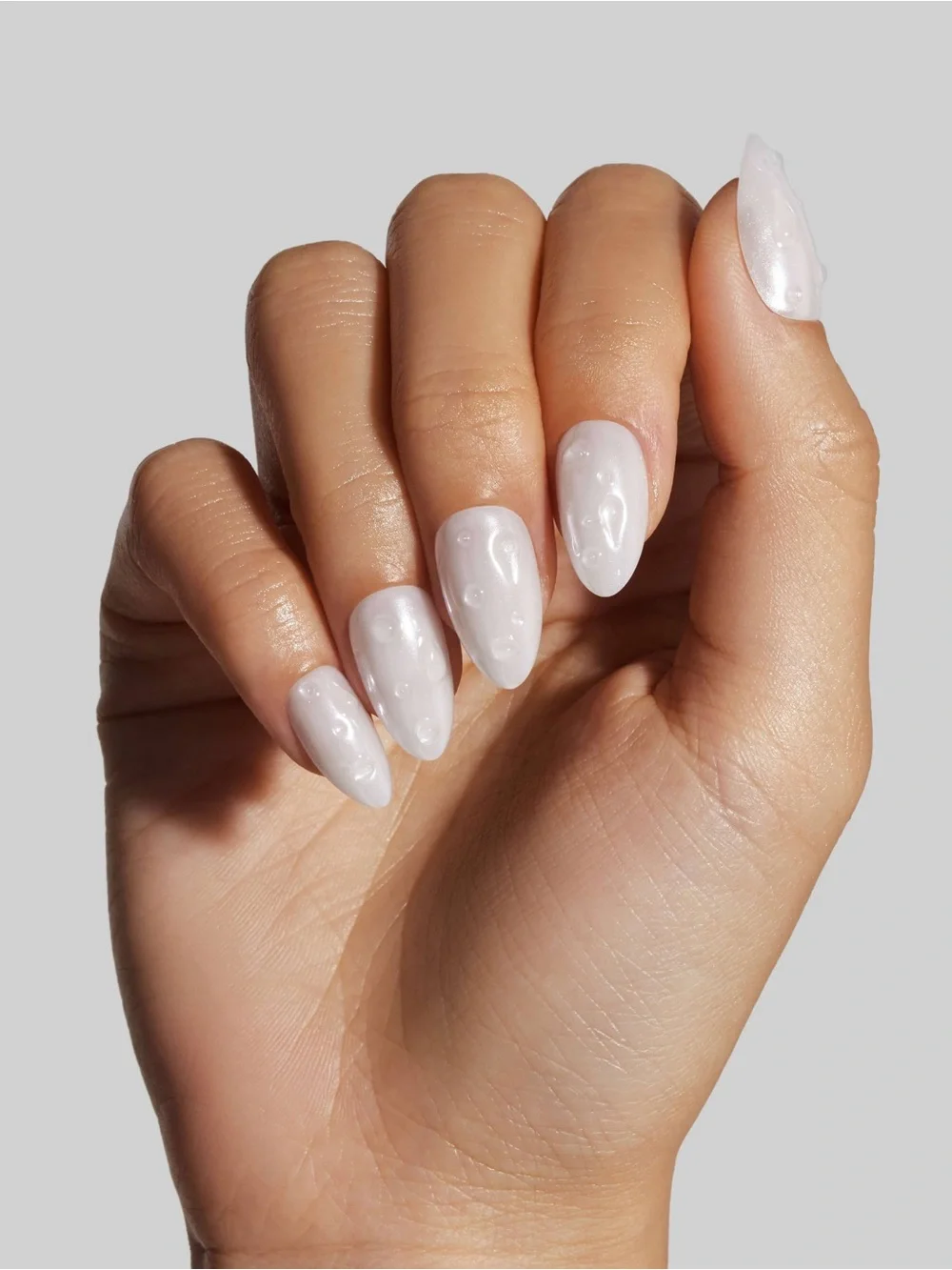 NIB Celebritips Glazing Drops Pearl Chrome Almond Press On Nails 32pc